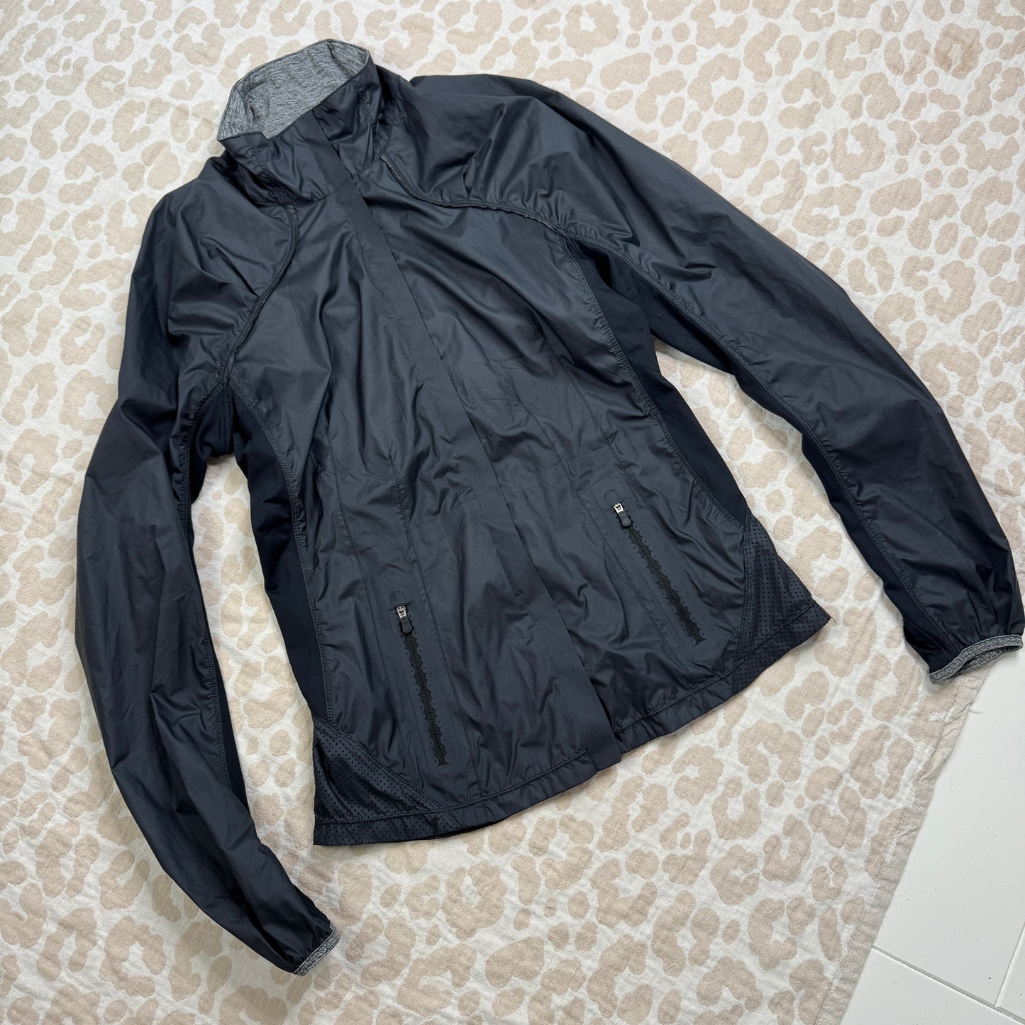 Lululemon Rain Coat (6)