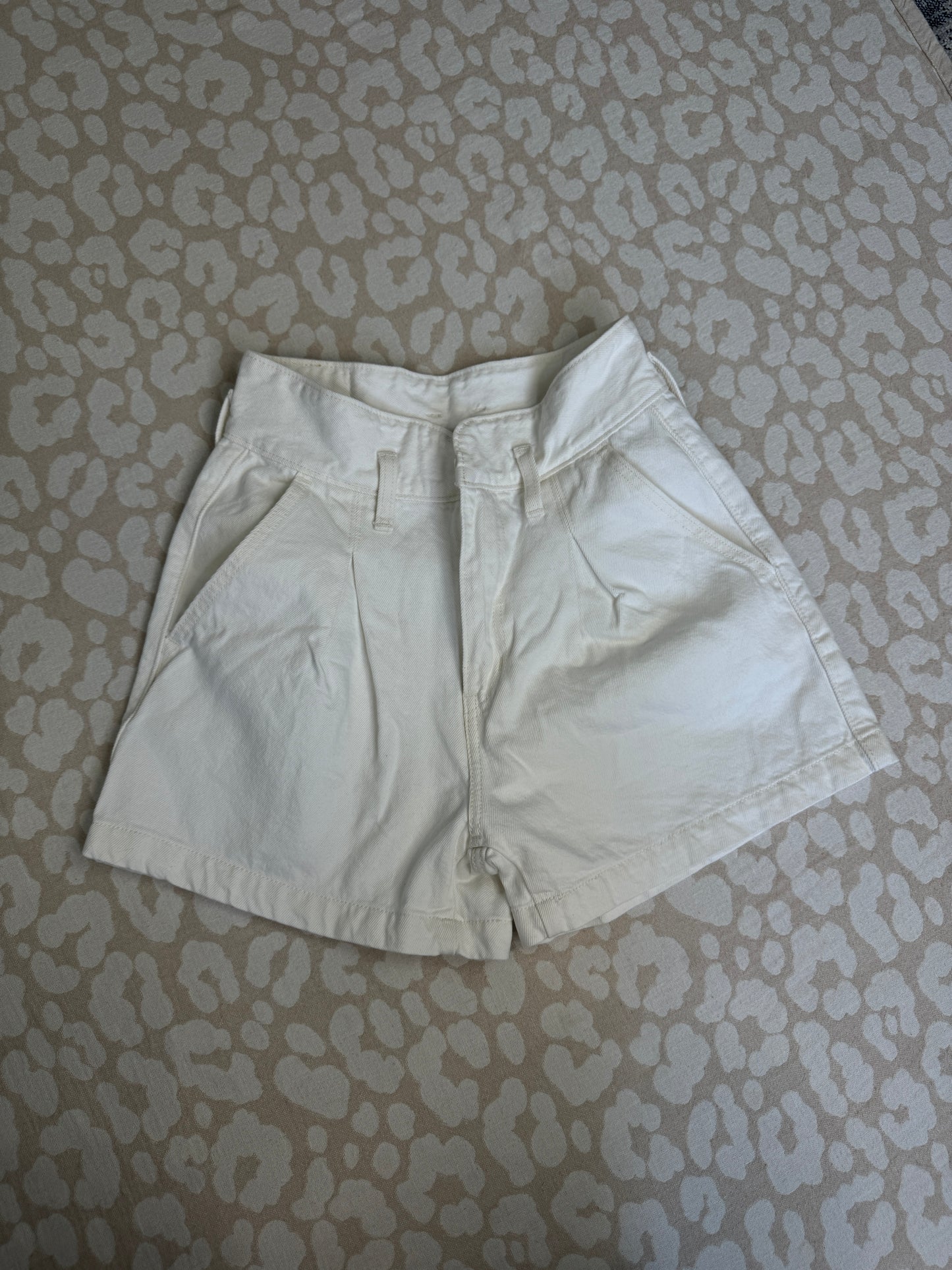 Levi’s High Waisted Shorts (25)