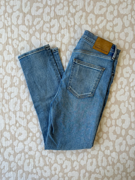 Denim Forum Crop Jeans (27)